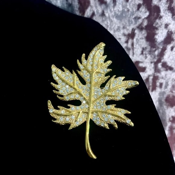 Roman Jewelry - Signed Roman Vintage Leaf Brooch Pin with Rhinestones Gold Tone.